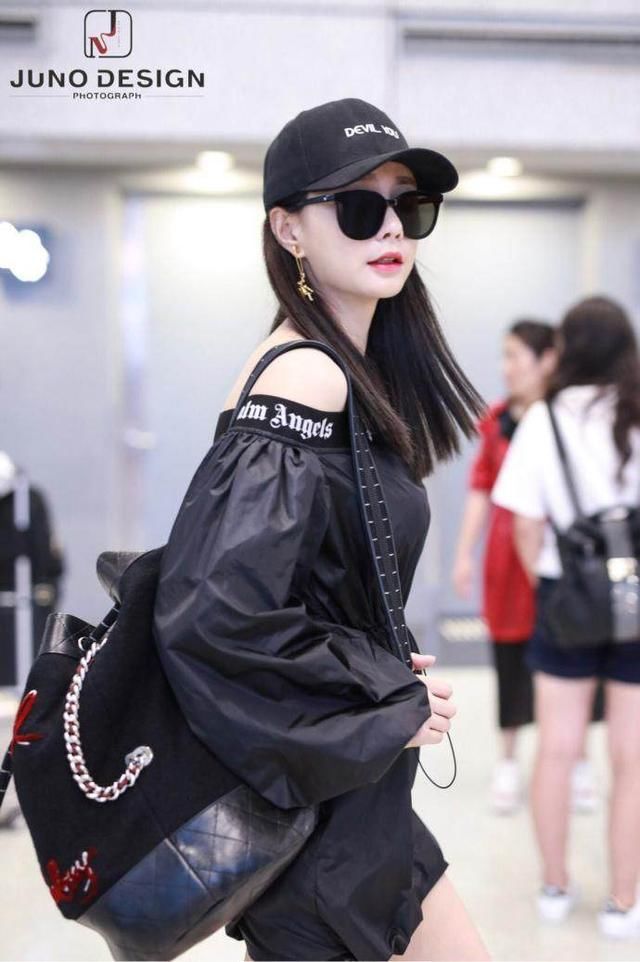 沈梦辰穿短裙现身，这171身高秀起腿来美炸了，网友:羡慕杜海涛