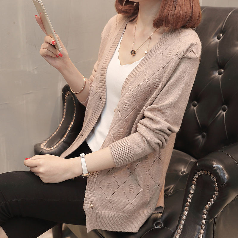 一米六以下女人,今秋不要穿风衣,多穿这种秋开衫,时髦显腿长