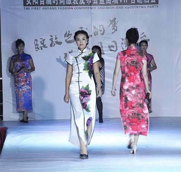  『女性』时尚是一种潮流 T台是展示当代社会时尚的大气场