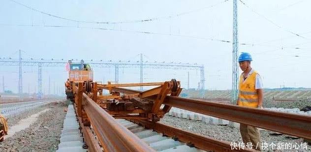  「中国」中国出现4000米长的“超级列车”，外媒纷纷称赞中国之