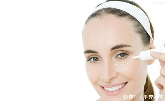 『眼霜』女人不管多大年纪,涂眼霜时少犯这3个错误!不然浪费钱还没效果