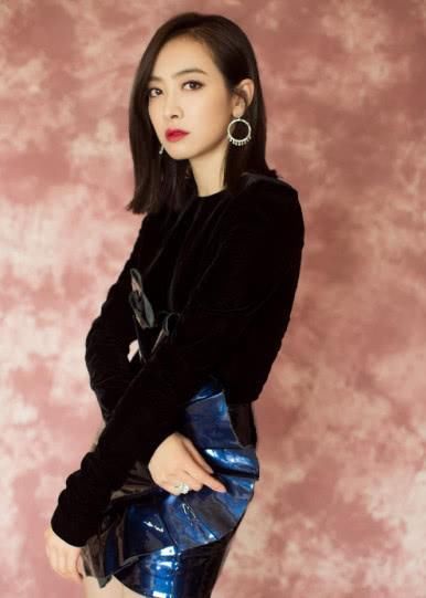 迷人性感且显气质的高跟鞋，女明星常年穿着高跟鞋，脚都已经变形