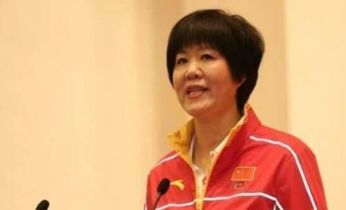  「哑口无言」记者故意问郎平：为什么你女儿是美国籍？郎平的回答对方哑口无言