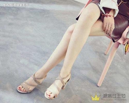 夏季凉鞋露出脚面才性感, 女人味十足的高跟凉鞋优雅又时髦