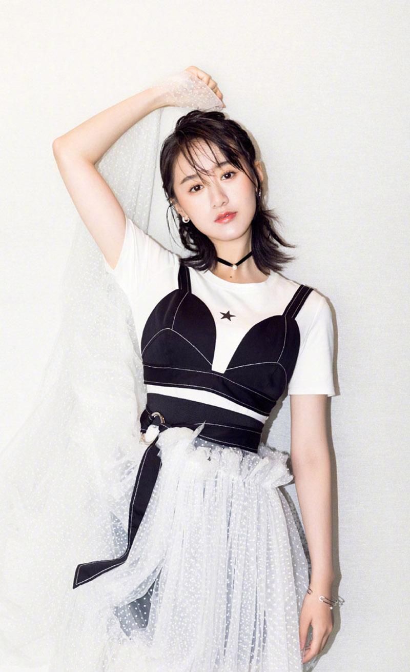 袁冰妍性感优雅活动写真图片