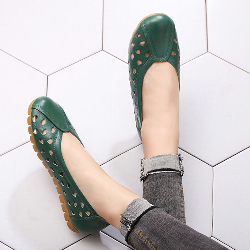 高跟鞋过时了，秋天来一双这样的平底鞋，妈妈出街跳舞舒适不累脚