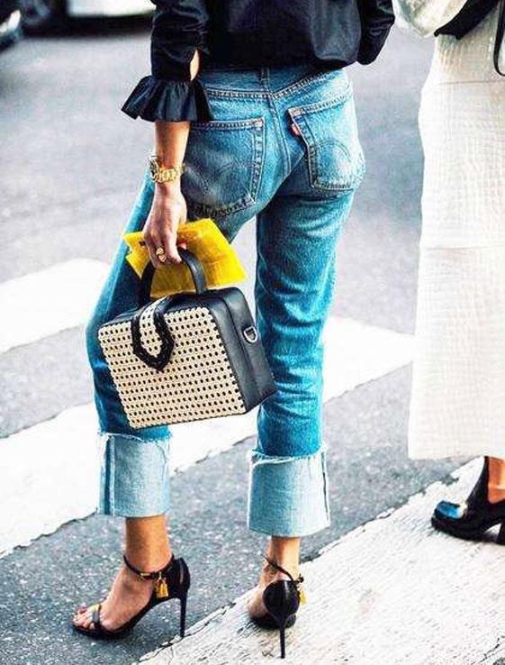 牛仔裤加小白鞋？都out了，今年流行这样穿