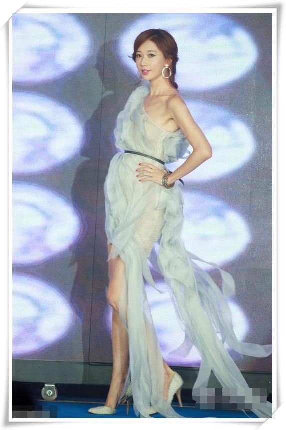 厉害了林志玲！一袭白裙穿成18岁，网友直呼：这次真的没装嫩！