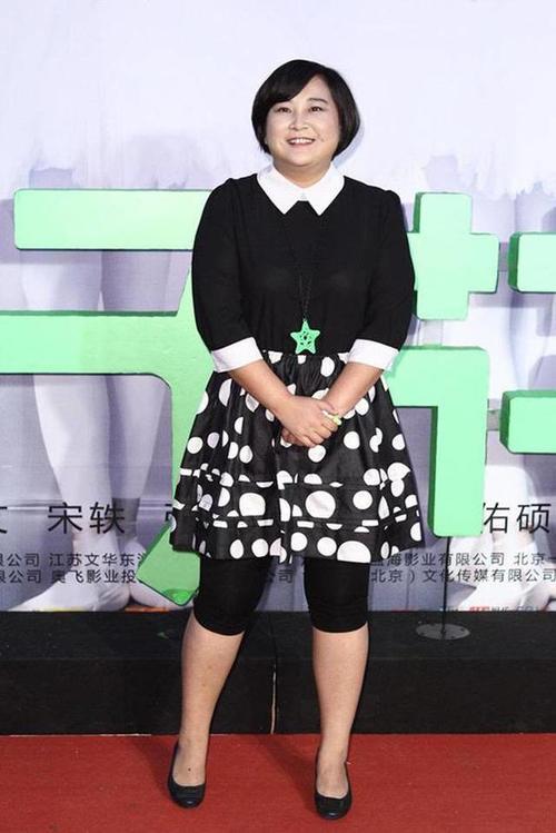 看了贾玲的裙子,再看看鲁豫,网友:吓得我赶紧放弃了减肥!