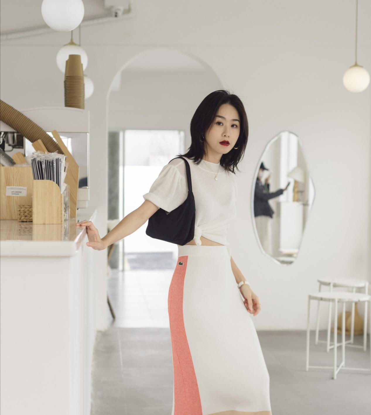 『会看起来』奔四女人“装嫩”穿搭,简约时尚又减龄,时髦精致又有女人味