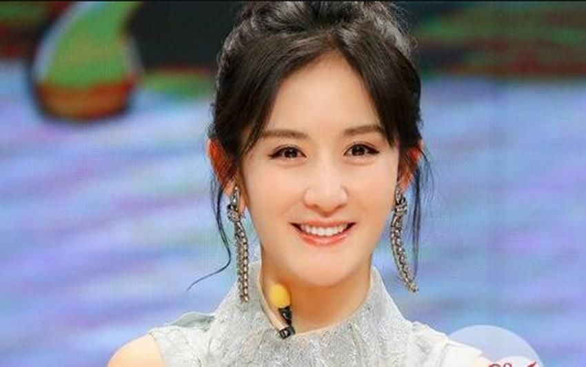 谢娜未受传言影响，心情大好发一组视频，忠告网友要三思