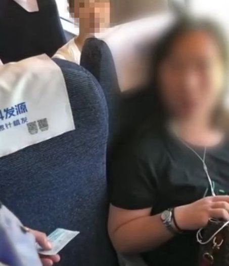 检察日报刊文:不能任由高铁霸座闹剧反复上演