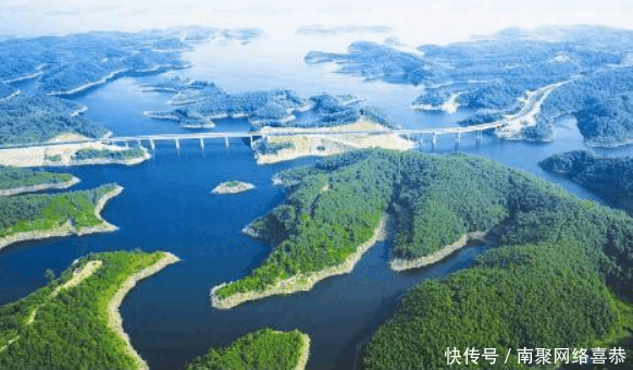中国水量最丰富的城市, 人均水量2400立方米, 被誉为“中国水都”
