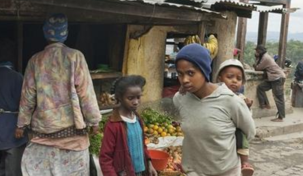 在农村为啥这么多人去非洲工作，都不愿回来？听听姑娘们都怎么说