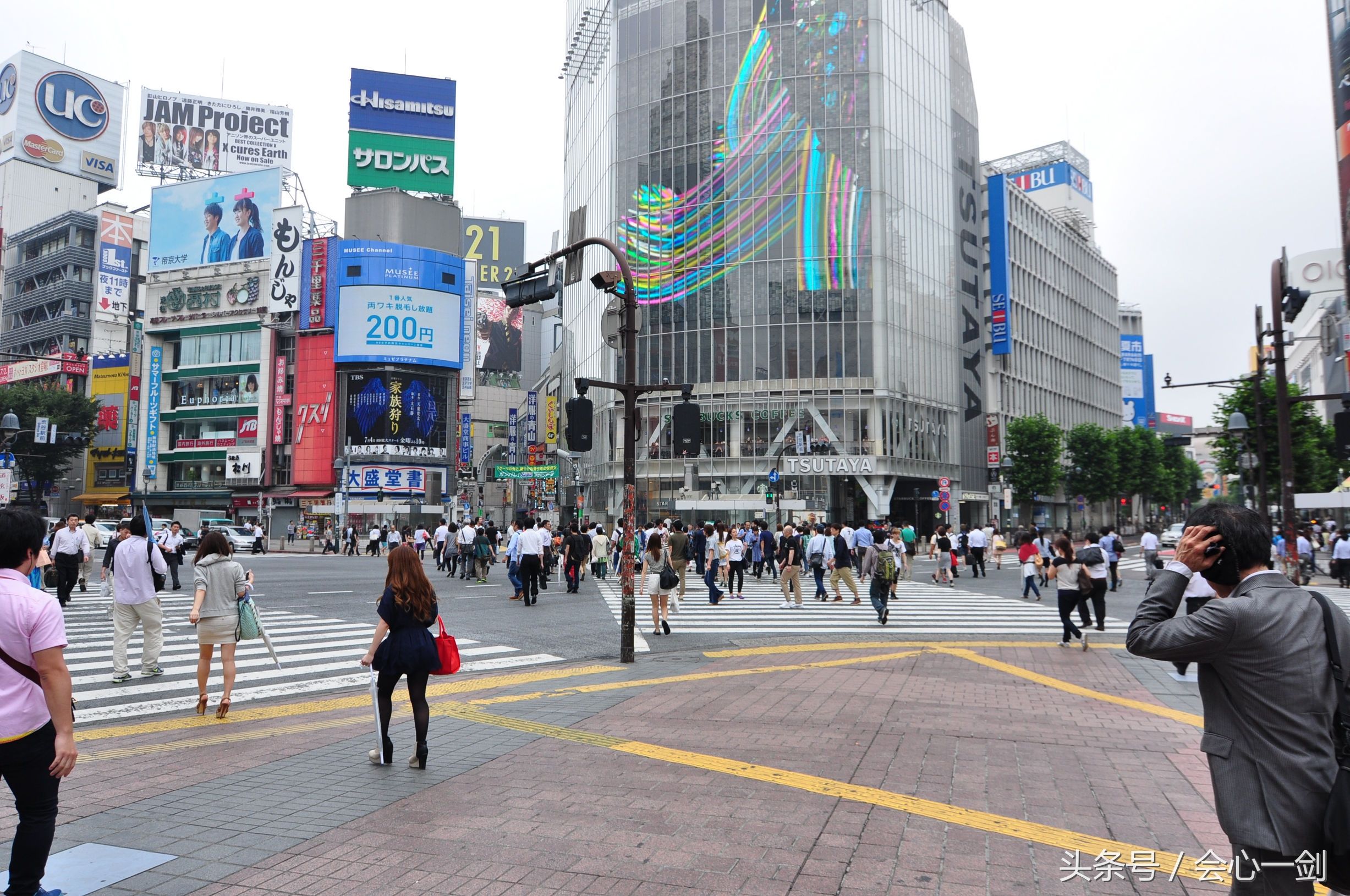 带你认识真实的日本:小孩独立上下学，女孩从小就会化妆!