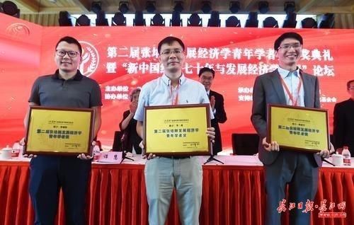  「中部崛起」知名经济学家在汉论中部崛起：武汉的带动作用将会