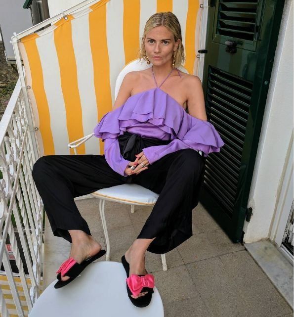 舒适、时尚、显腿长!这个夏天，时髦界都在pick澡堂拖!