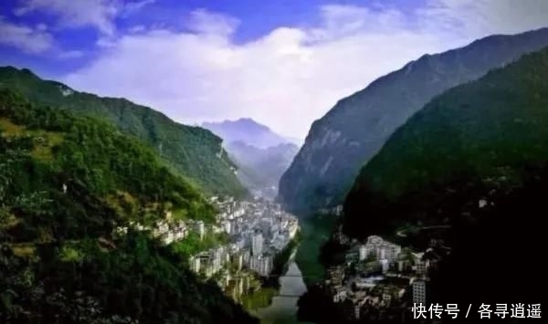  公里：中国首个开通“地铁”的县城，铁路从县城底下穿过，你知