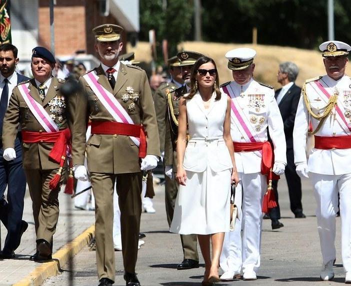 莱蒂齐亚和凯特王妃穿白色很出众! 清爽的颜色、简约风格真撩人!