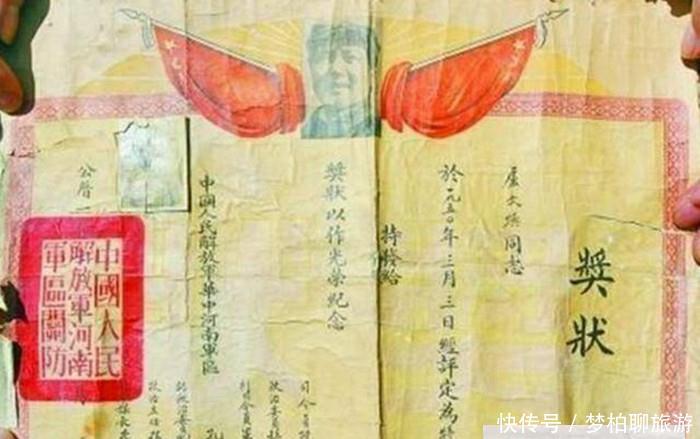 河南老农患重病，子女在军大衣里找到张“破纸”，真实身份公开！