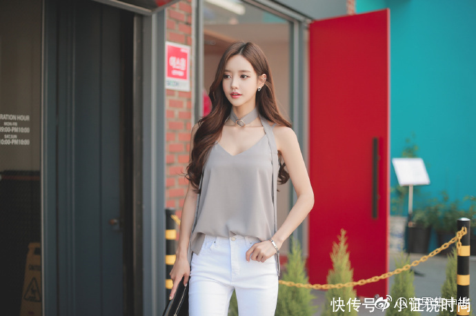 街拍:孙允珠清新脱俗,凸显妹子不俗青春活力!