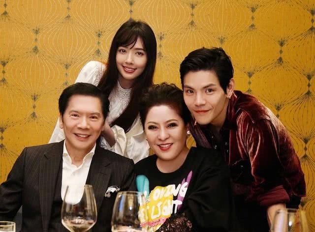  『雅兴』同禽不同命，郭碧婷家的小鸡住豪宅昵称小恶魔，时髦小向太好雅兴