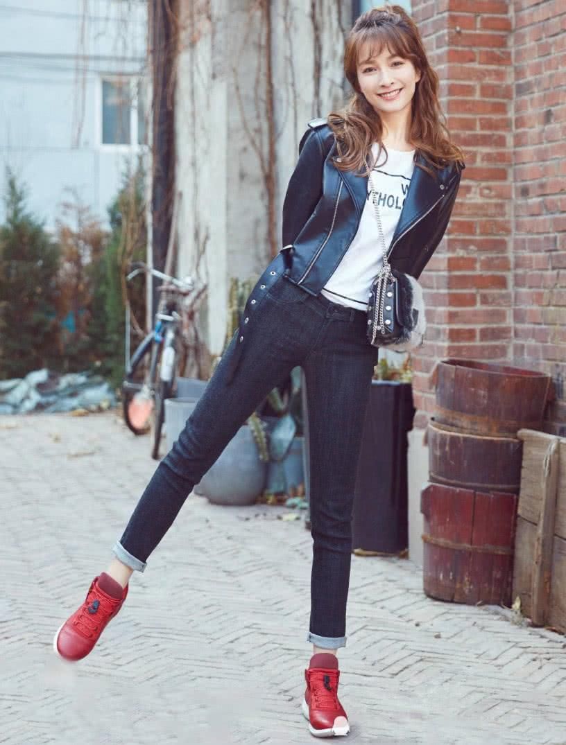 吴昕难道是长高了?这双腿简直有1米8,网友:“小红鞋”的功劳