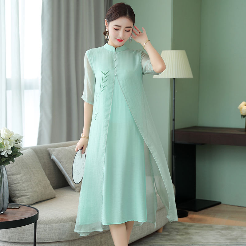 身材丰满的女人要穿“贴身”旗袍，前凸后翘撩倒一片人