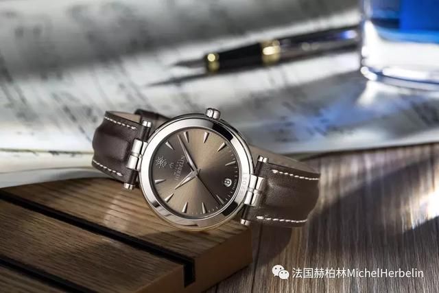 蓝色已经成为腕表的主色调