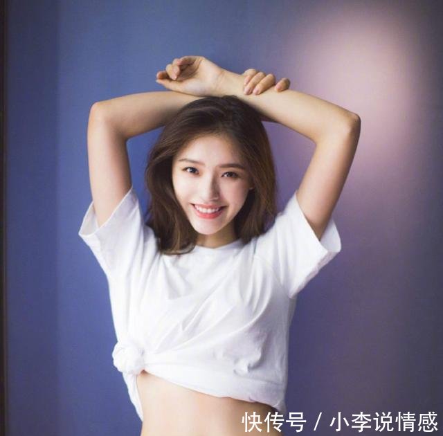 林允减肥至92斤，衣角打结故意炫腹，网友却说一看就是饿出来的