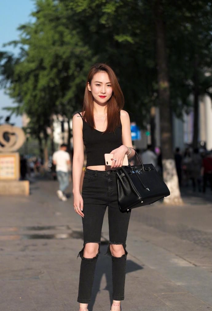「身搭配一」路人街拍:衣品好的姑娘,身上总是有一种独特的魅力,美极了