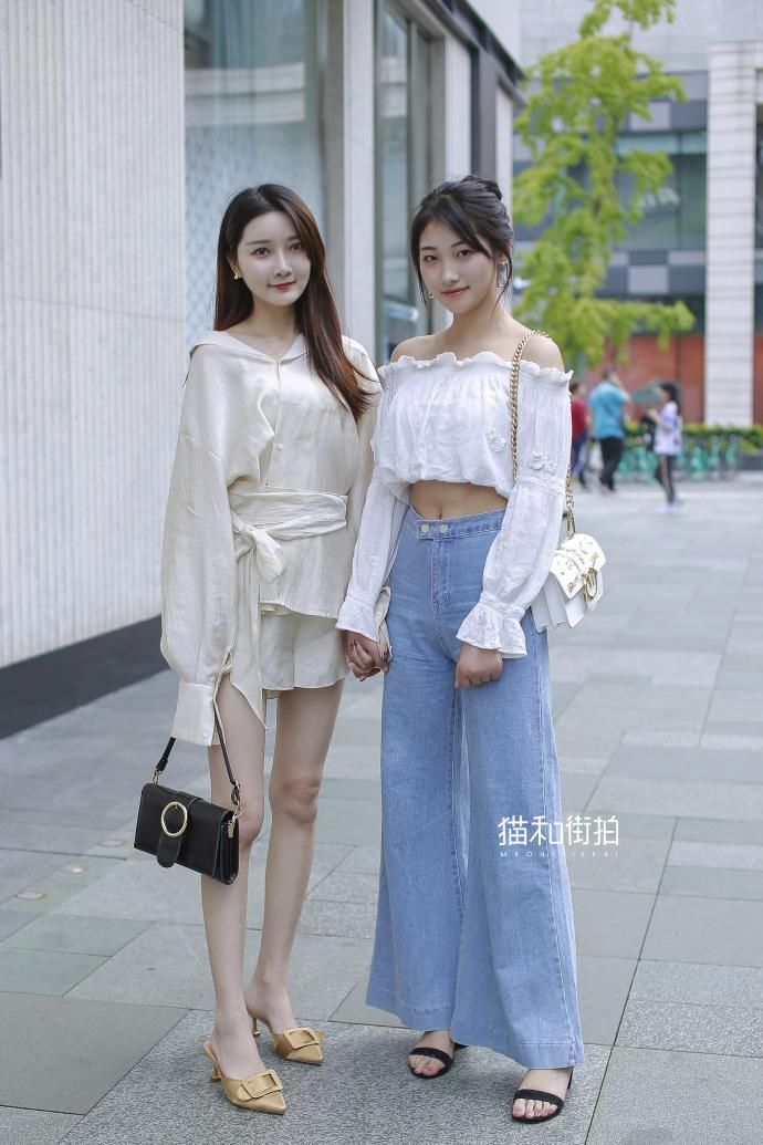 街拍:美女凹凸有致的好身材，穿衣非常凹造型，日常羡慕好身材!