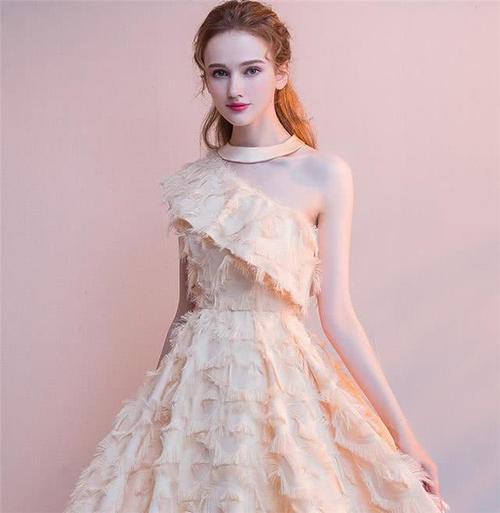 七夕聚会穿小礼服要如何穿内衣,几点建议教你如何挑选内衣!