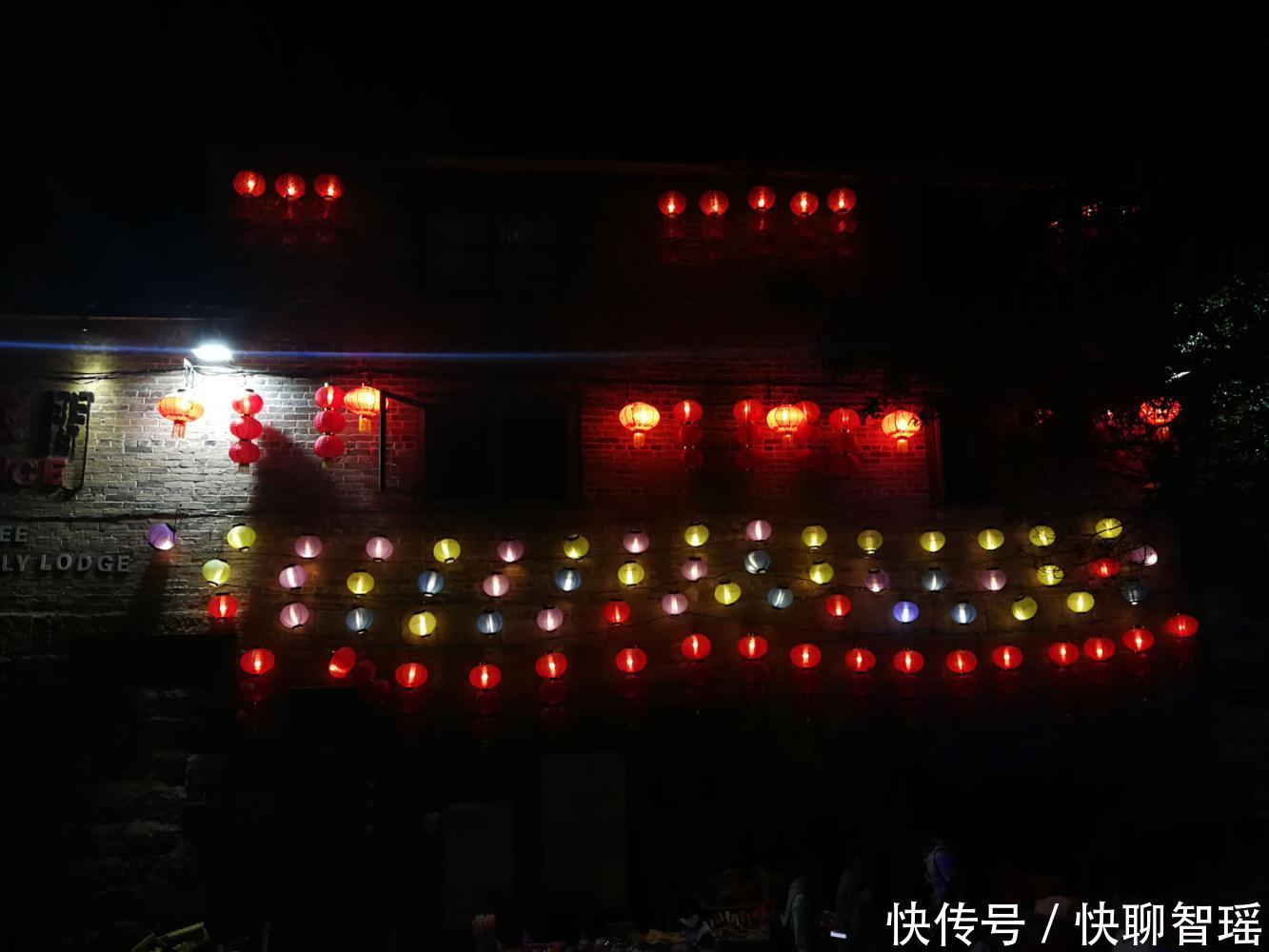 广西的深山里藏着一座千年古镇, 夜晚的红色魅影分外迷人