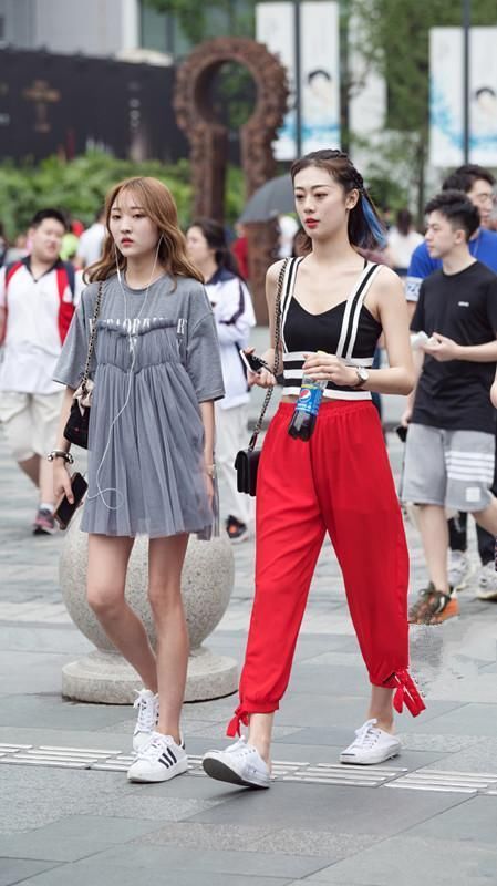 街拍 夏日回头率爆表的穿搭参考，和这样的美女逛街是什么感受呢