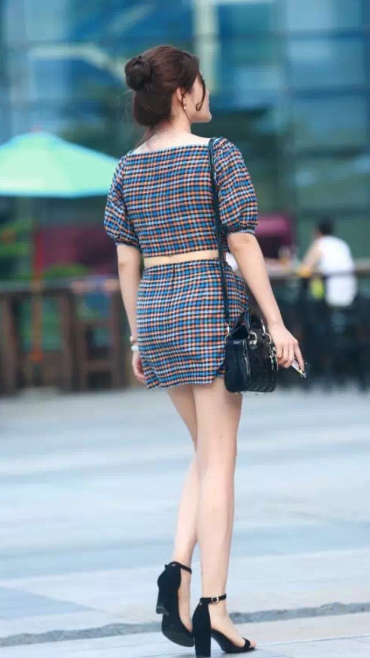 气质非常干净的小姐姐，略带忧郁，我见尤怜！