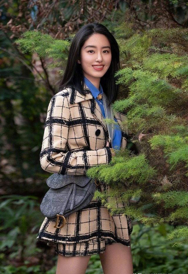  【驾驭】女明星穿搭干货果然不骗人！照着她们穿套装裙，普通人也能驾驭！