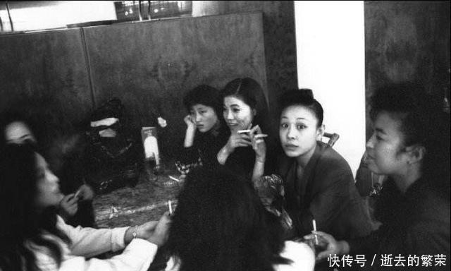  街头|90年代深圳老照片： 经济发展迅速, 街头随处可见大哥大和