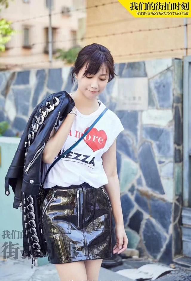 “不老女神”徐静蕾变油腻大妈，胖的出油了?网友:天然脸怕什么