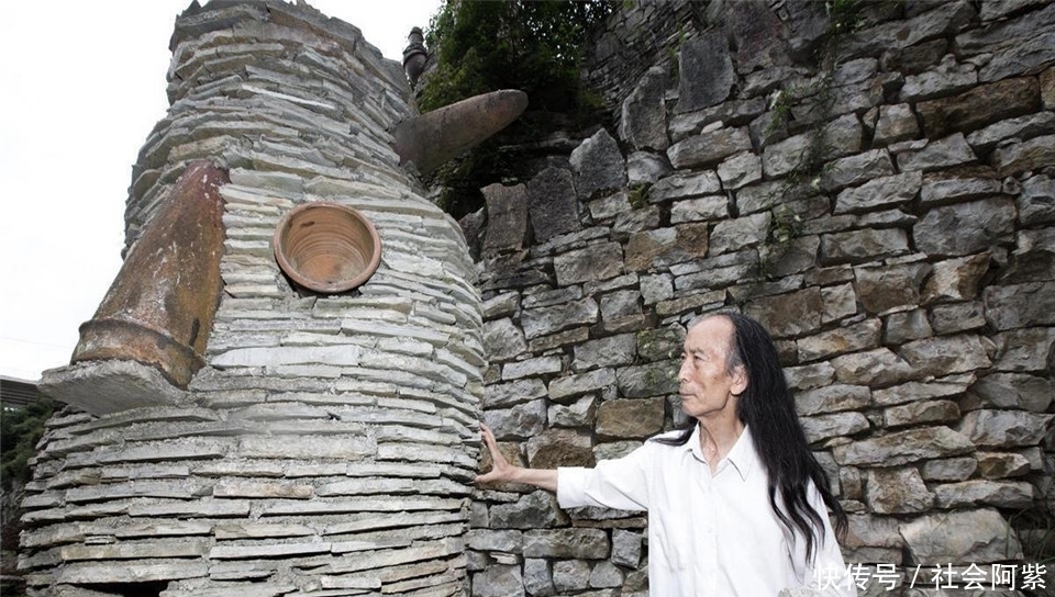 中国最牛79岁老人,22年时间借款300万,打造独一无二的石头城堡