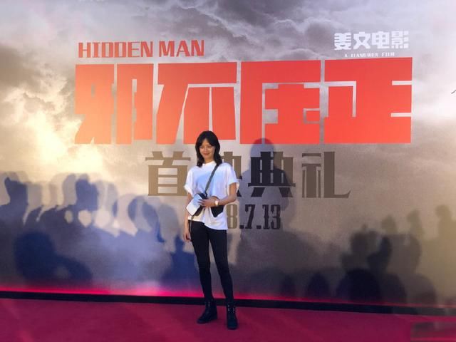 32岁辛芷蕾和20岁关晓彤撞衫，赢了身材输了气质，高级脸是关键