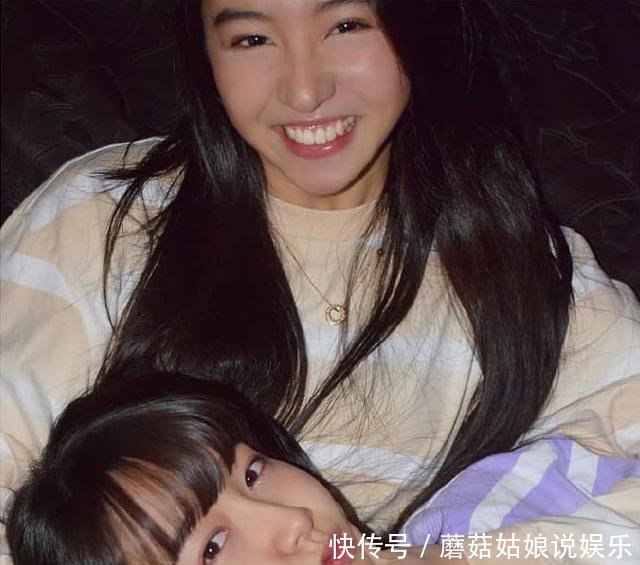 「同款」木村光希姐妹同框，穿同款不同色条纹T恤，姐姐齐刘海更显嫩