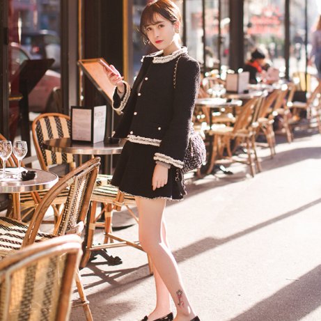 我矮不到1米6，但我从不乱打扮，穿今年超流行的小香风套装，美