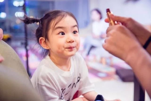 戚薇穿越变Lucky？双丸子头帮你回到小时候！