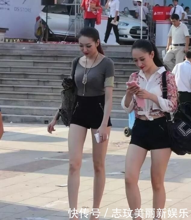 短裤|街拍:牛仔短裤看似简单,想要穿出美感,还是需要用心搭配