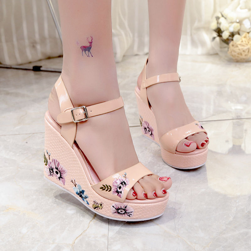 玉足当然配美鞋,几款美鞋显脚又白又嫩,简直美的不要不要的~