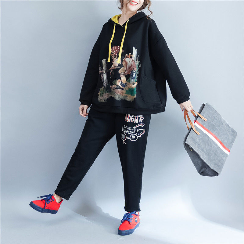 50岁的婆婆，真会打扮!都穿连衣裙和小衫，搭配高跟鞋，太美嫩