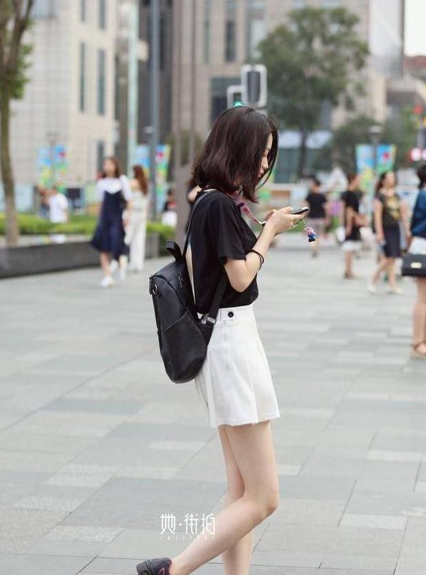 成都街拍，简简单单的搭配，清爽自然