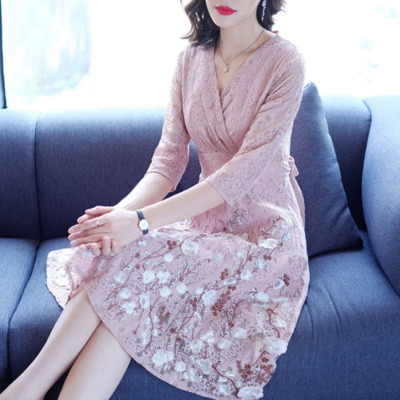 买对不买贵!七月46岁老婆穿时髦装，太美太迷人，穿出黄金比例