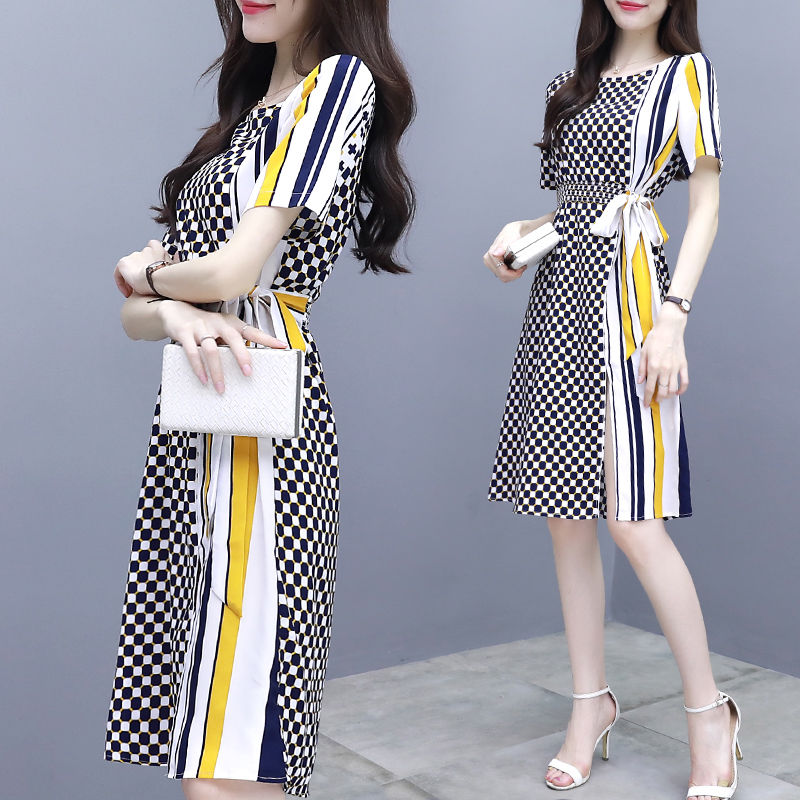 新出一种美，令男神人挪不开眼，妩媚娇艳齐一身，简直美的太疯狂